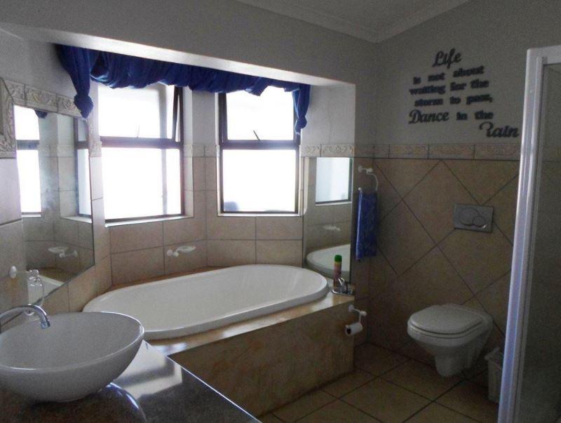4 Bedroom Property for Sale in Stilbaai Wes Western Cape